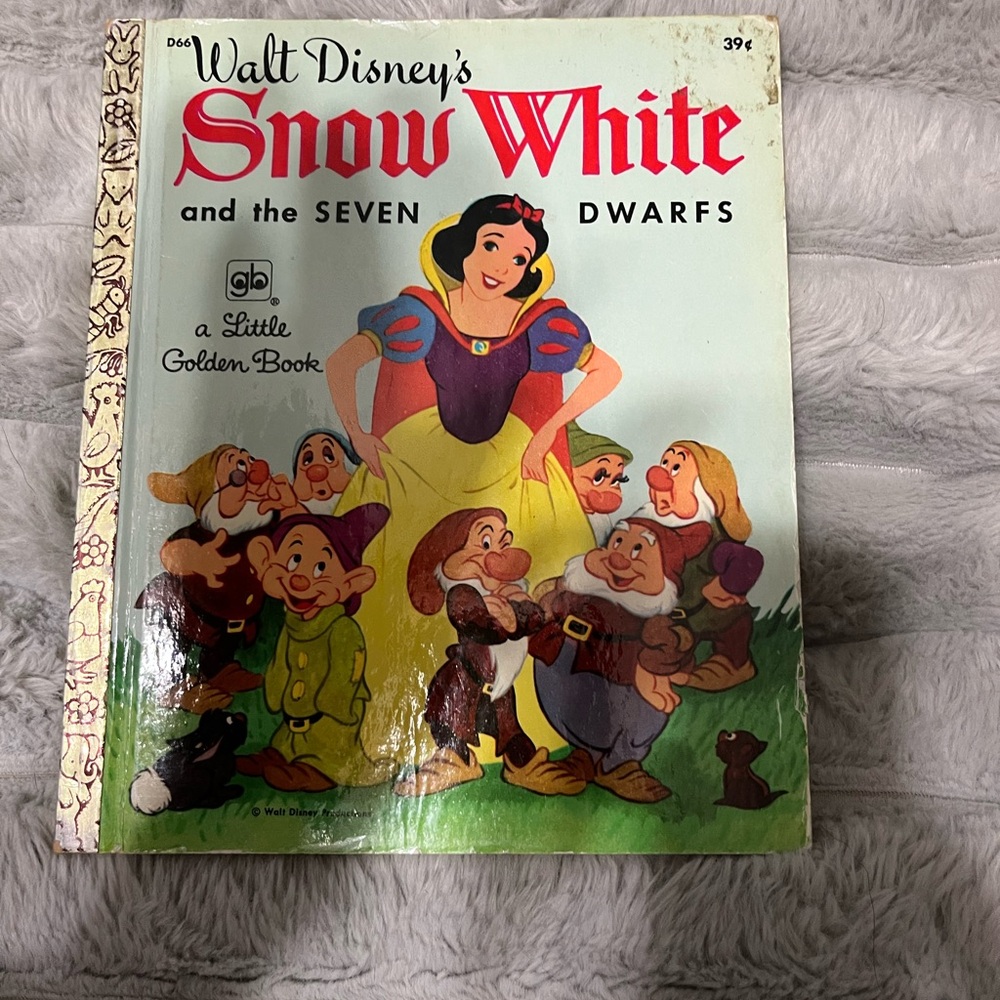 Disney’s Snow White & the Seven Dwarfs A Little Golden Book